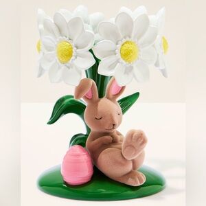 NWT  BBW 2026 Bunny Bouquet Pedestal 3-Wick Candle Holder. Unopened.